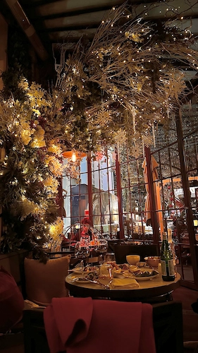 La Gioia Ristorante'nin lüks ve sıcak İtalyan iç mekan atmosferi