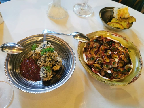 Ankara şık restoranlar Alma Table restoranının yaratıcı menüsünden enginar sufle ve pazı kavurma yemeği