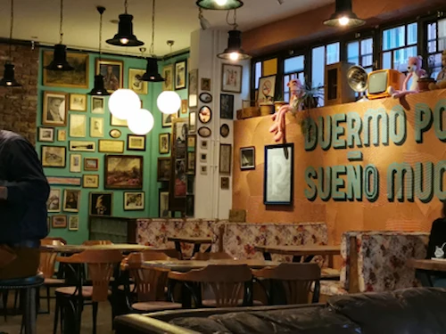 Ankara şık restoranlar ve pub rehberinden Last Penny'nin sıcak ve samimi iç mekan atmosferi